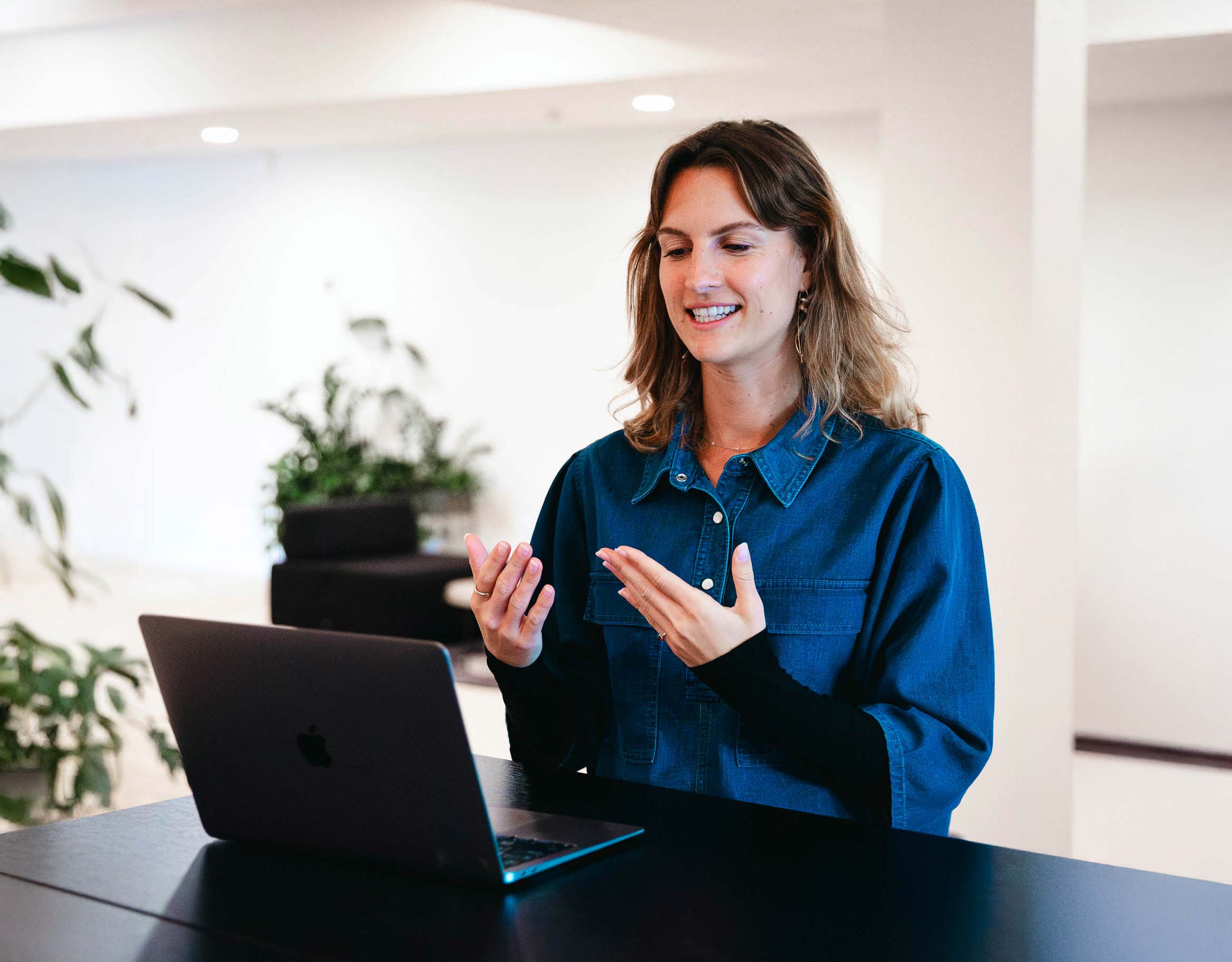 Advisor in a video meeting with People's Clinic